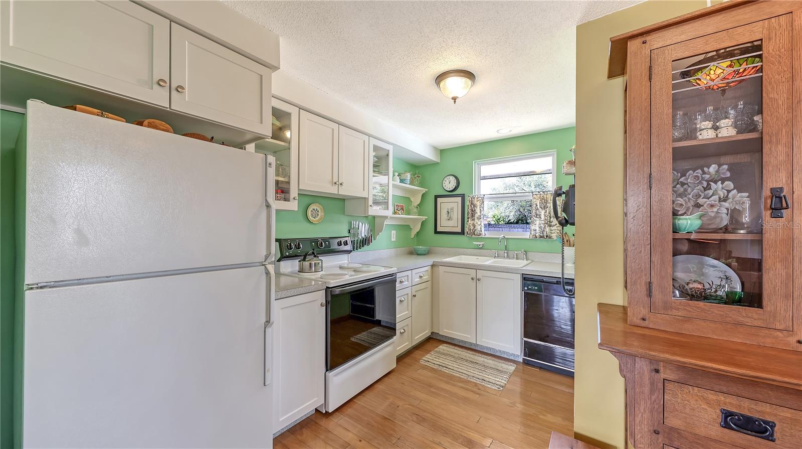 Image 8 of 27 For 5343 Barbarossa Avenue