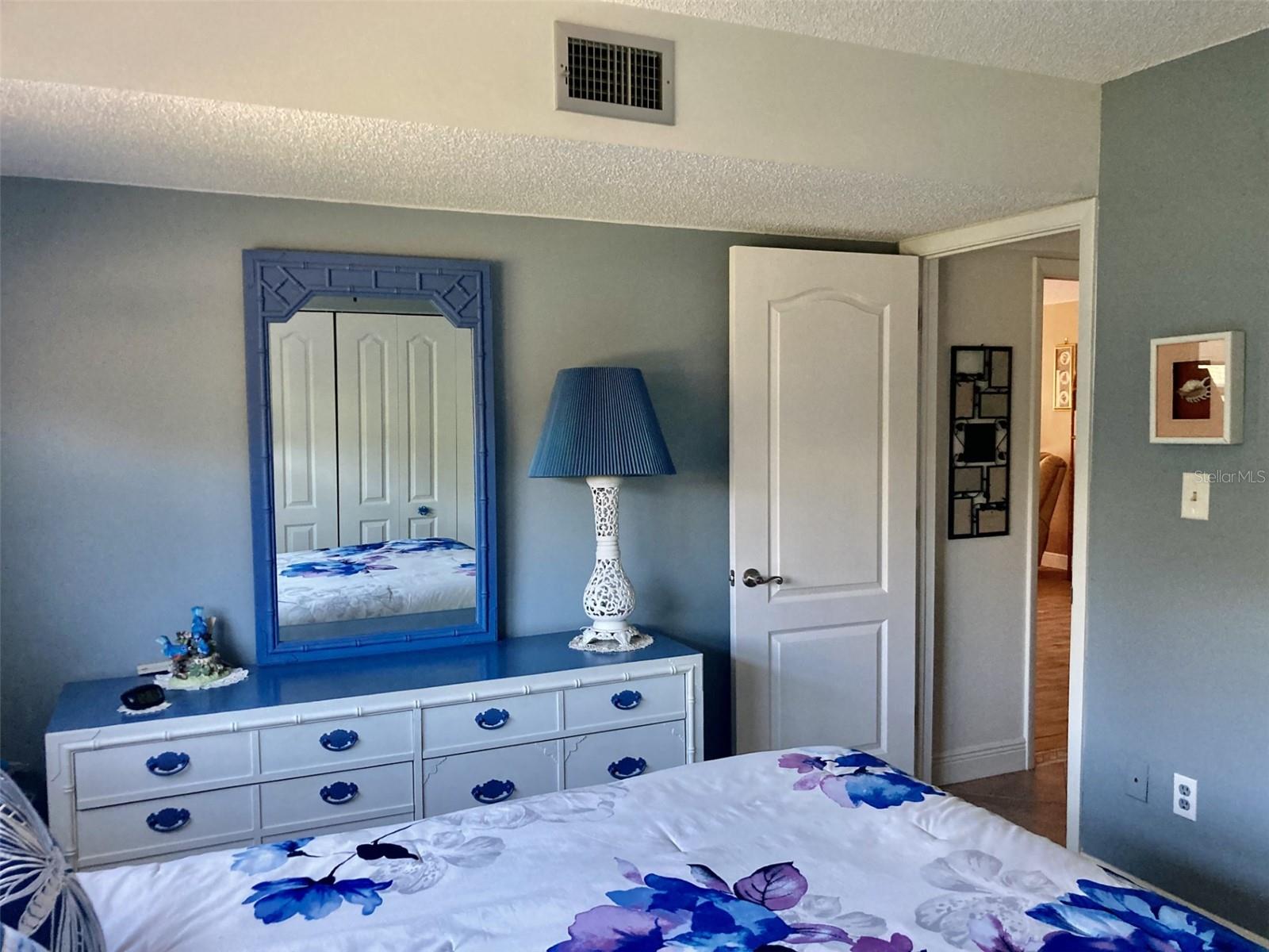 Image 19 of 40 For 6002 Oak Creek Lane 1925