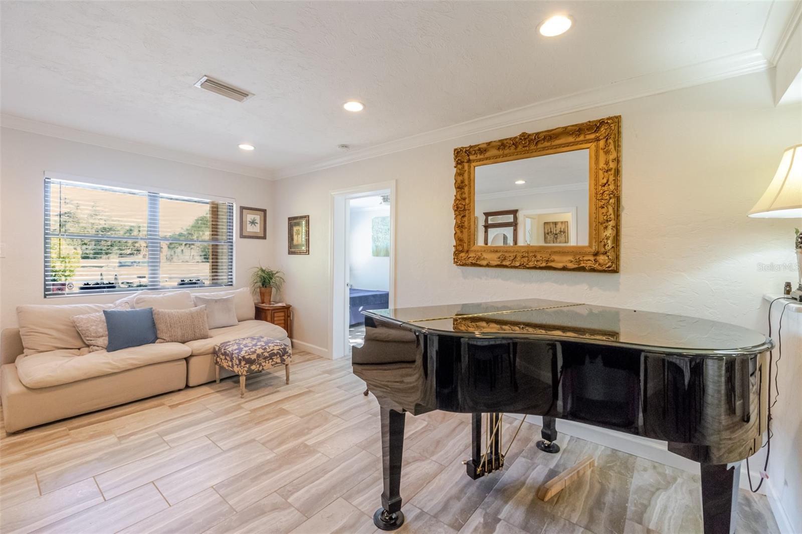 Image 6 of 51 For 4925 Remington Drive