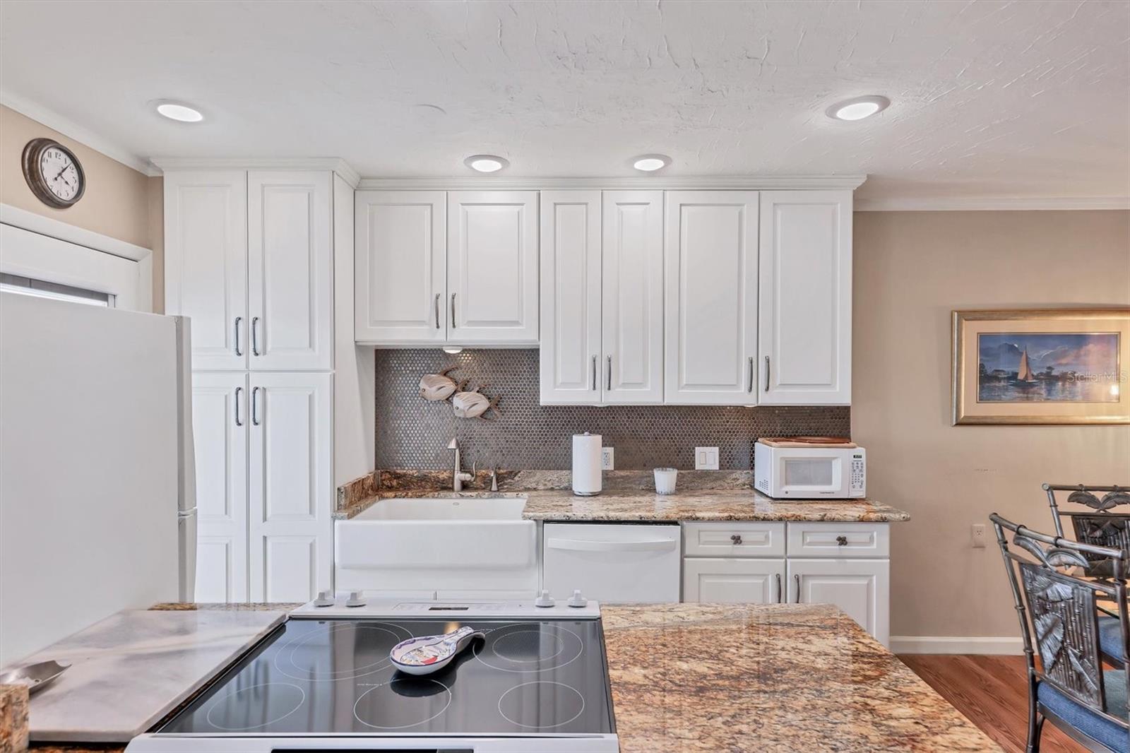 Image 11 of 36 For 761 John Ringling Boulevard 34