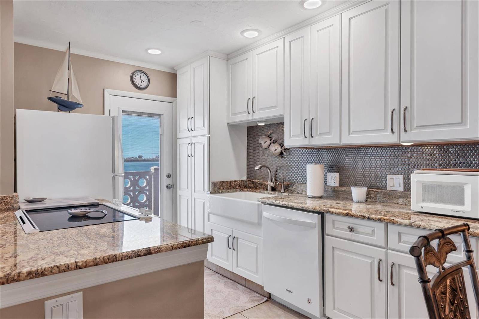 Image 12 of 36 For 761 John Ringling Boulevard 34