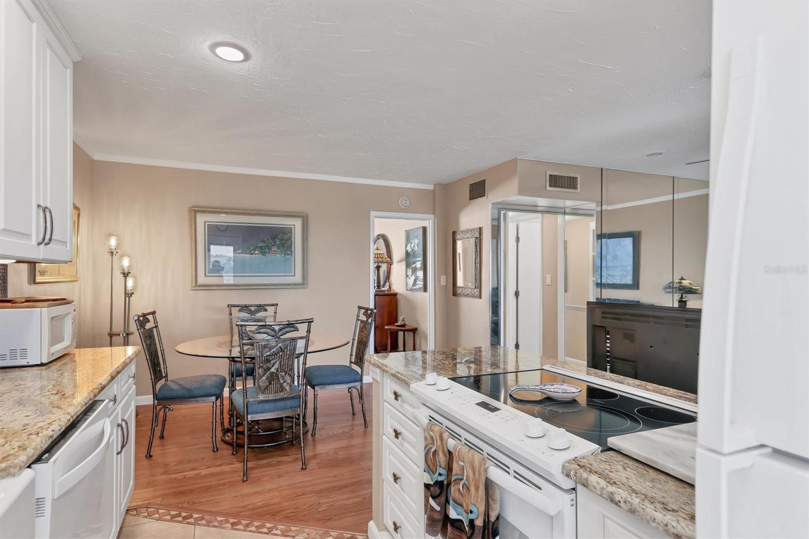 Image 15 of 36 For 761 John Ringling Boulevard 34