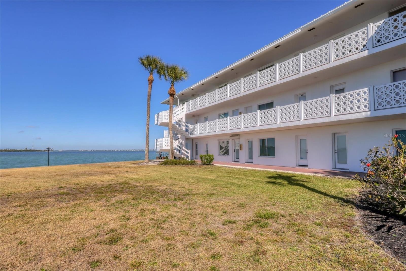 Image 22 of 36 For 761 John Ringling Boulevard 34