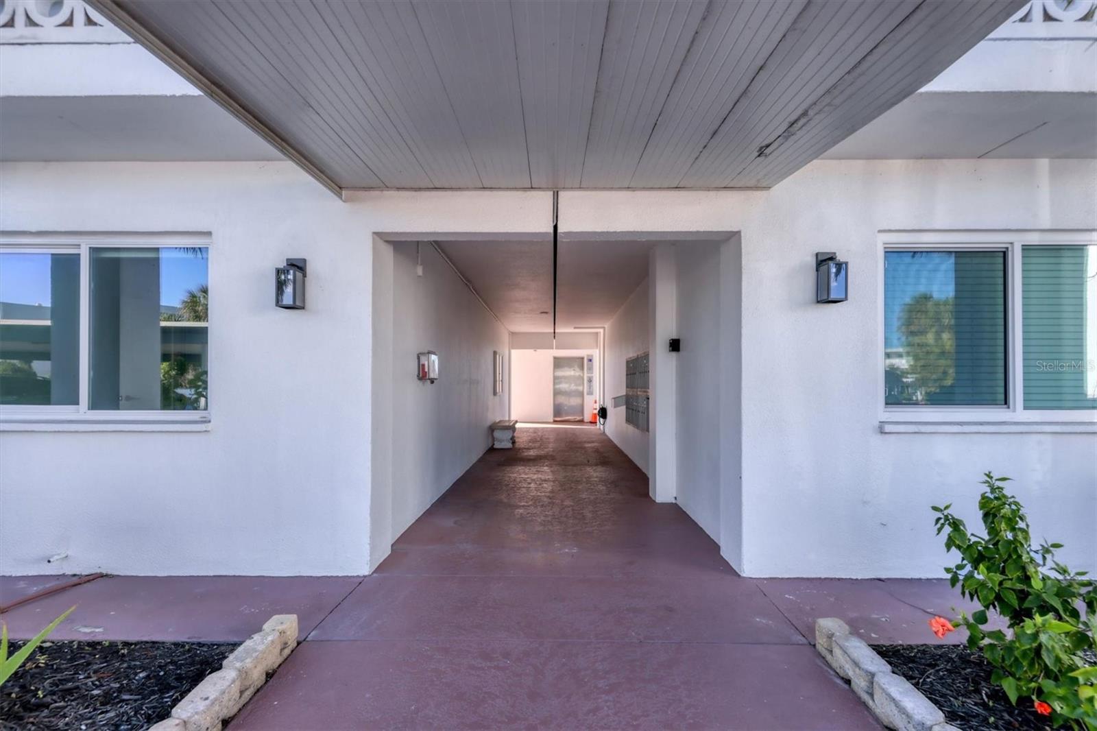 Image 3 of 36 For 761 John Ringling Boulevard 34