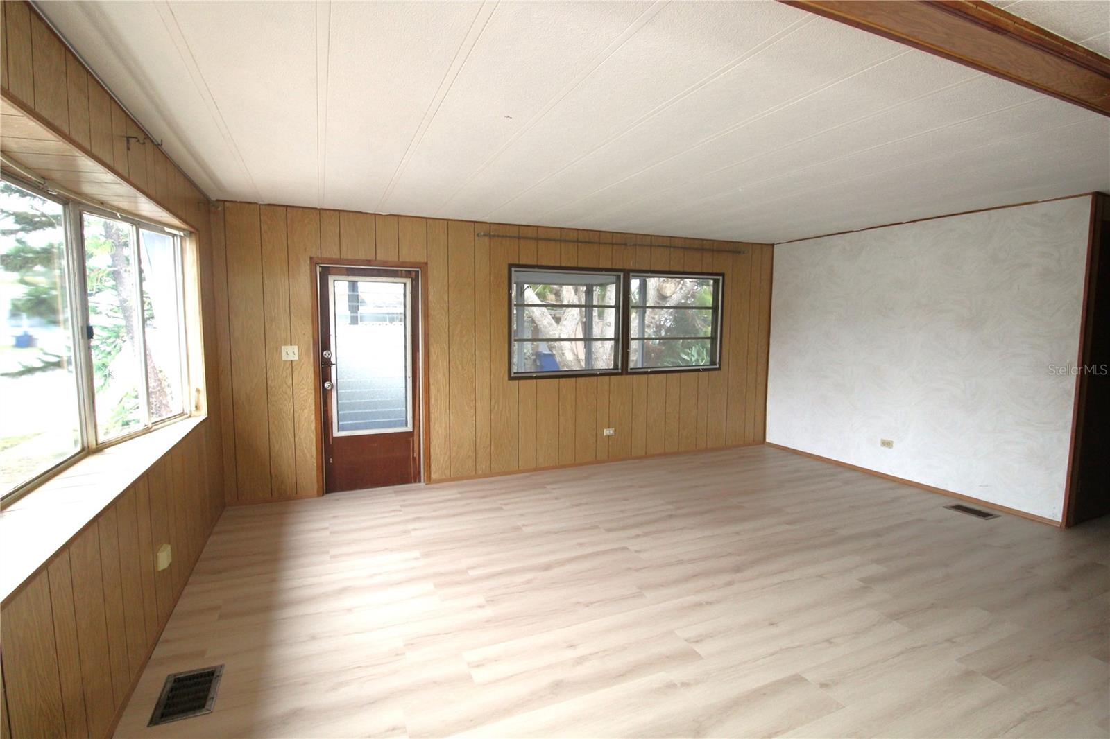 Image 6 of 15 For 716 49th Avenue W