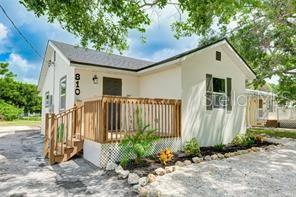 Image 2 of 14 For 810 20th Avenue W