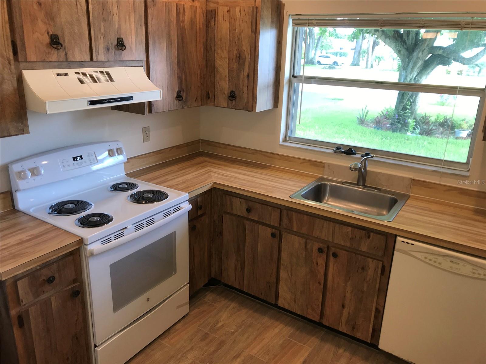 Image 6 of 21 For 3705 34th Ave Drive W