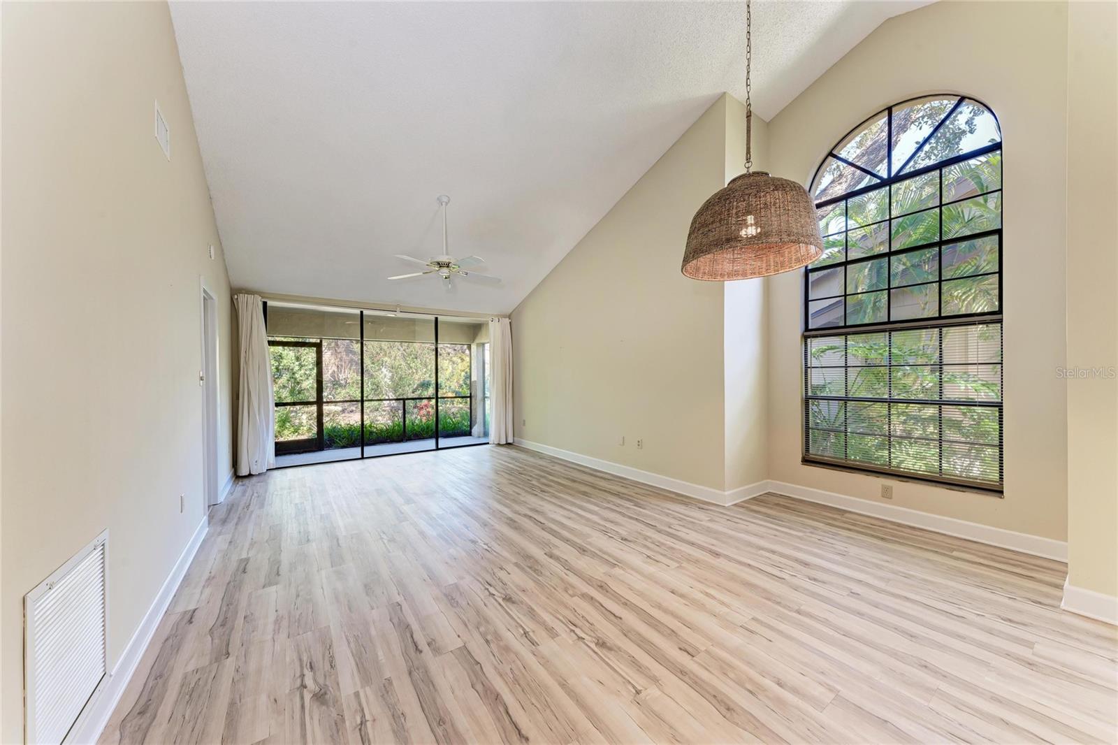 Image 7 of 36 For 4537 Morningside  10