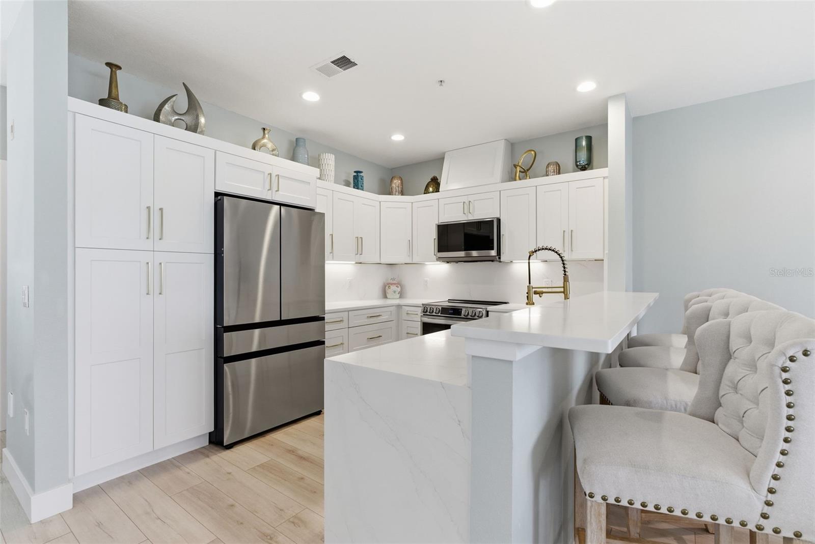 Image 10 of 62 For 9211 Midnight Pass Road 6