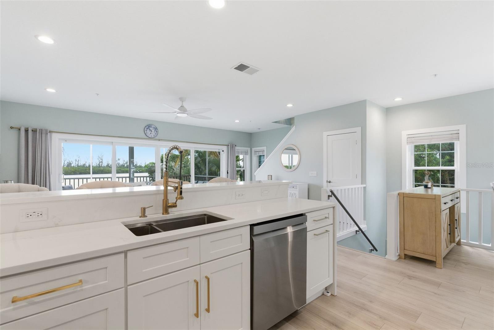 Image 12 of 62 For 9211 Midnight Pass Road 6