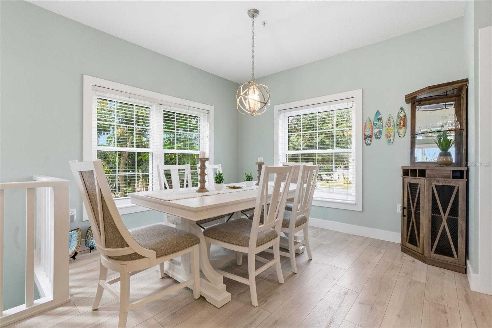 Image 13 of 62 For 9211 Midnight Pass Road 6