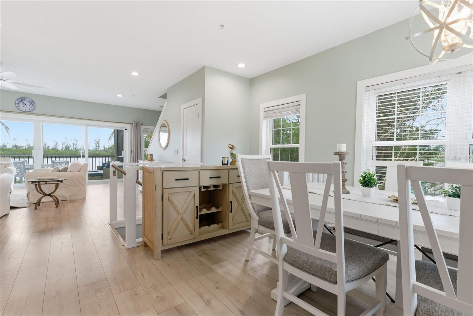 Image 15 of 62 For 9211 Midnight Pass Road 6