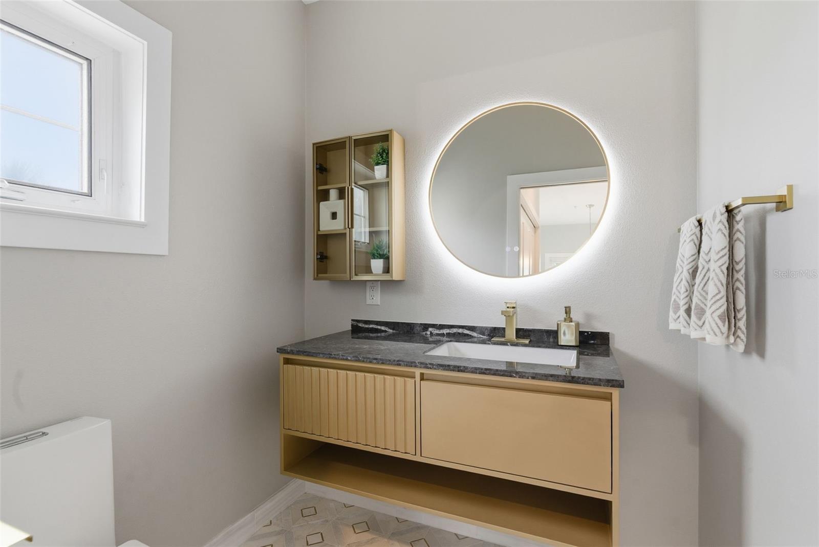 Image 19 of 62 For 9211 Midnight Pass Road 6