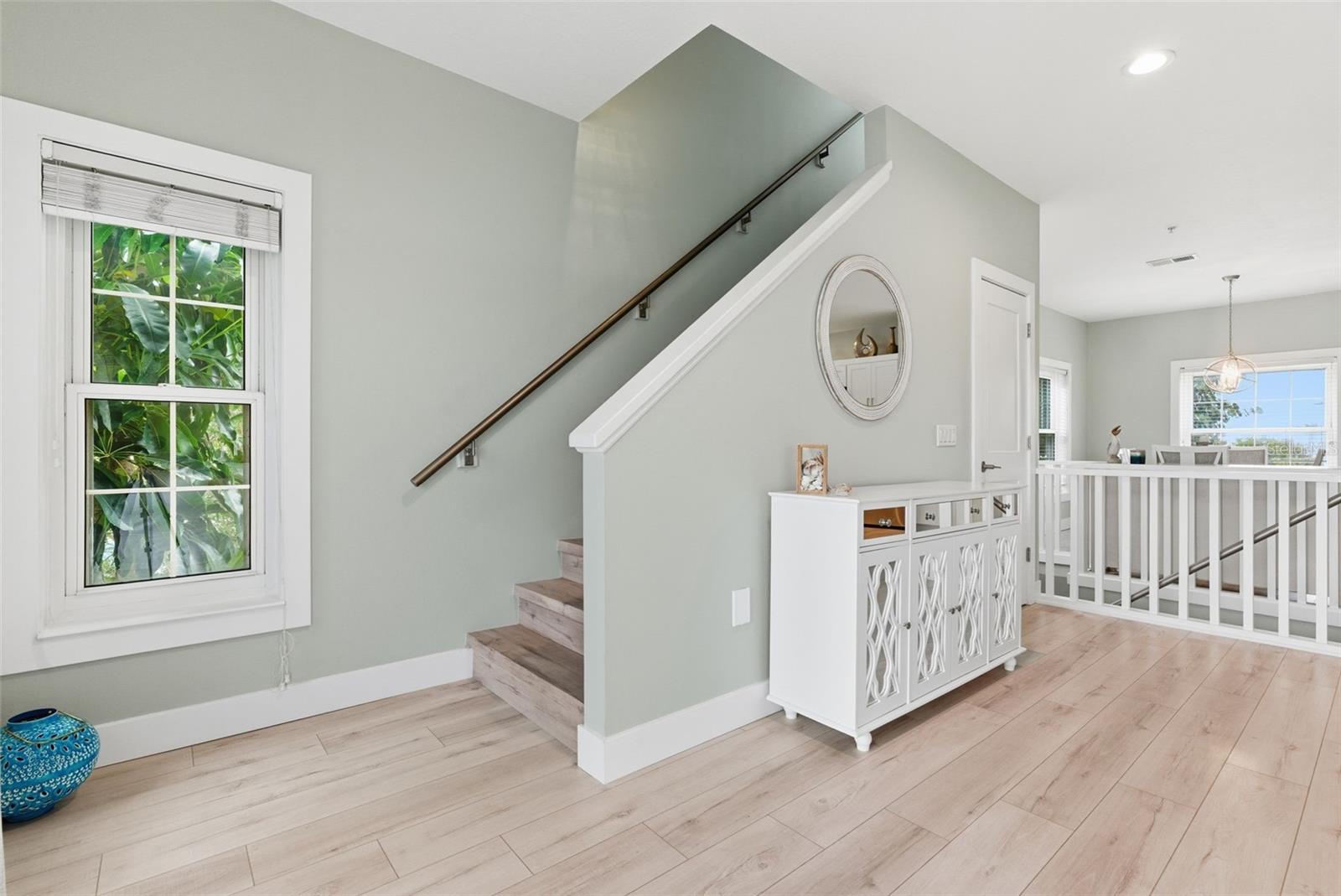 Image 20 of 62 For 9211 Midnight Pass Road 6