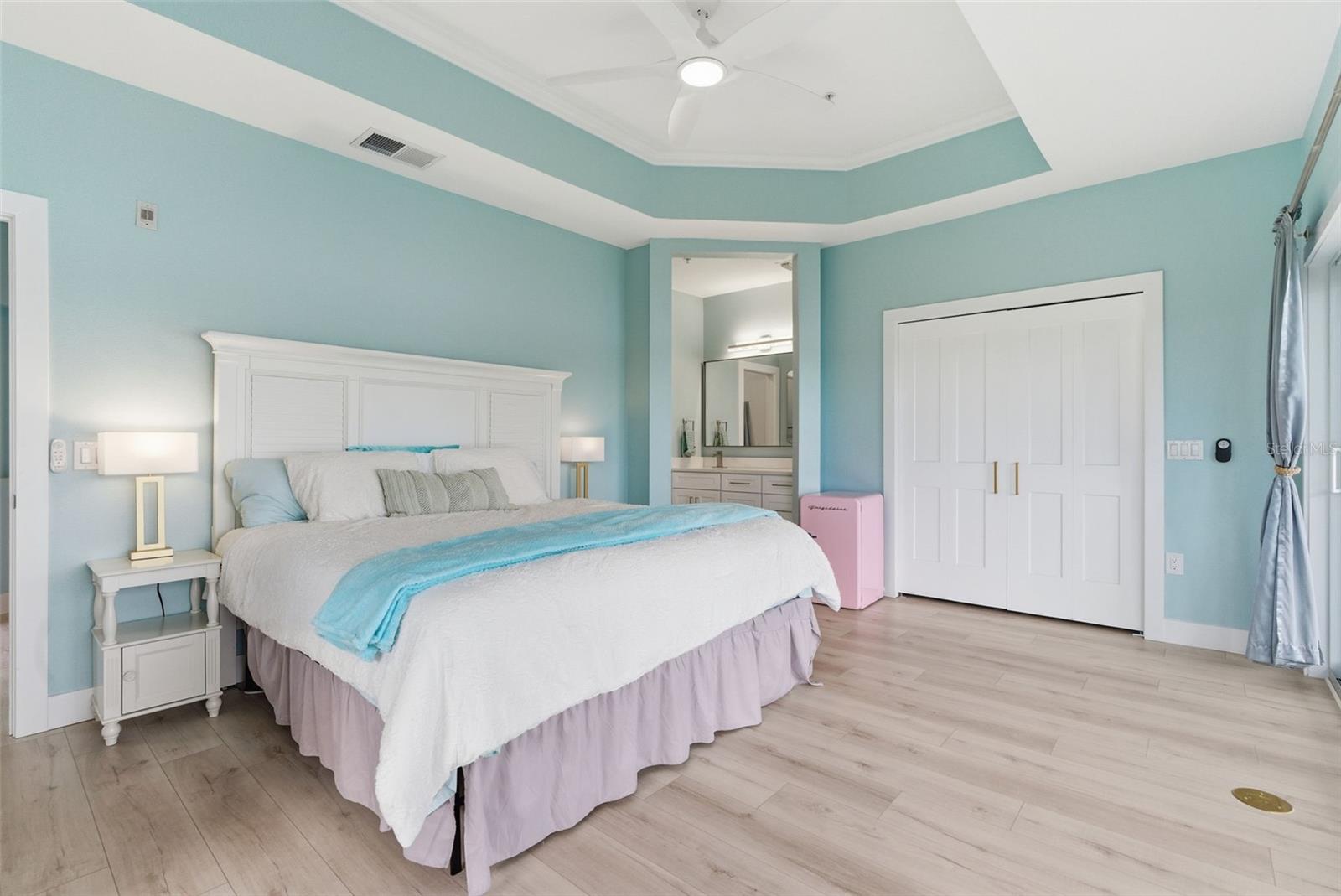 Image 23 of 62 For 9211 Midnight Pass Road 6