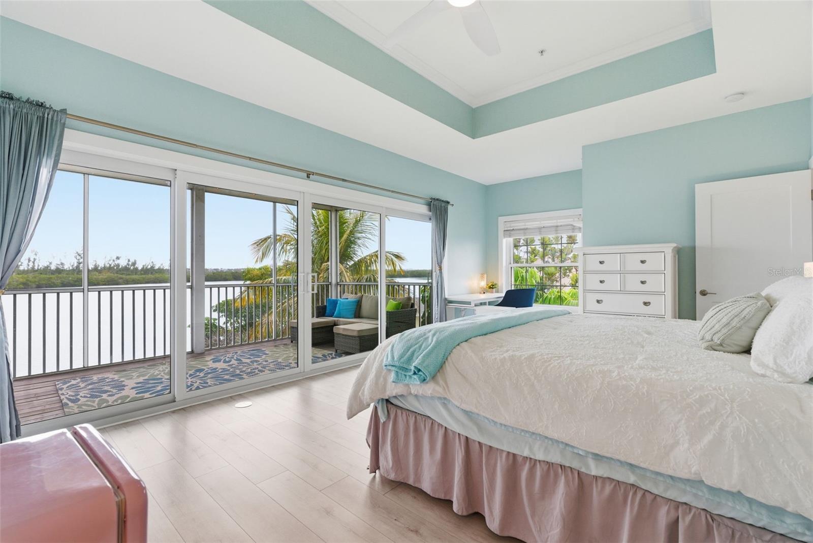 Image 25 of 62 For 9211 Midnight Pass Road 6