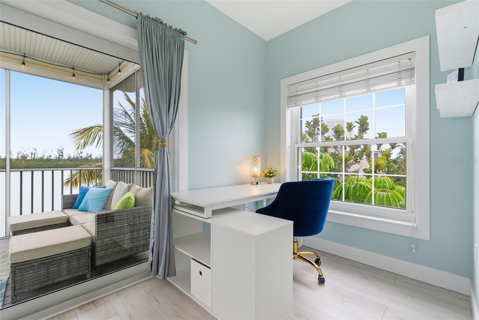 Image 26 of 62 For 9211 Midnight Pass Road 6