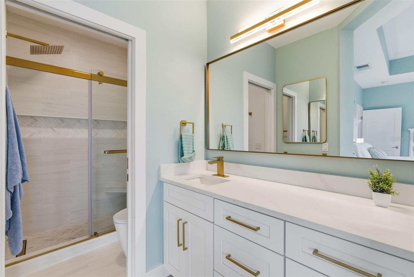 Image 27 of 62 For 9211 Midnight Pass Road 6