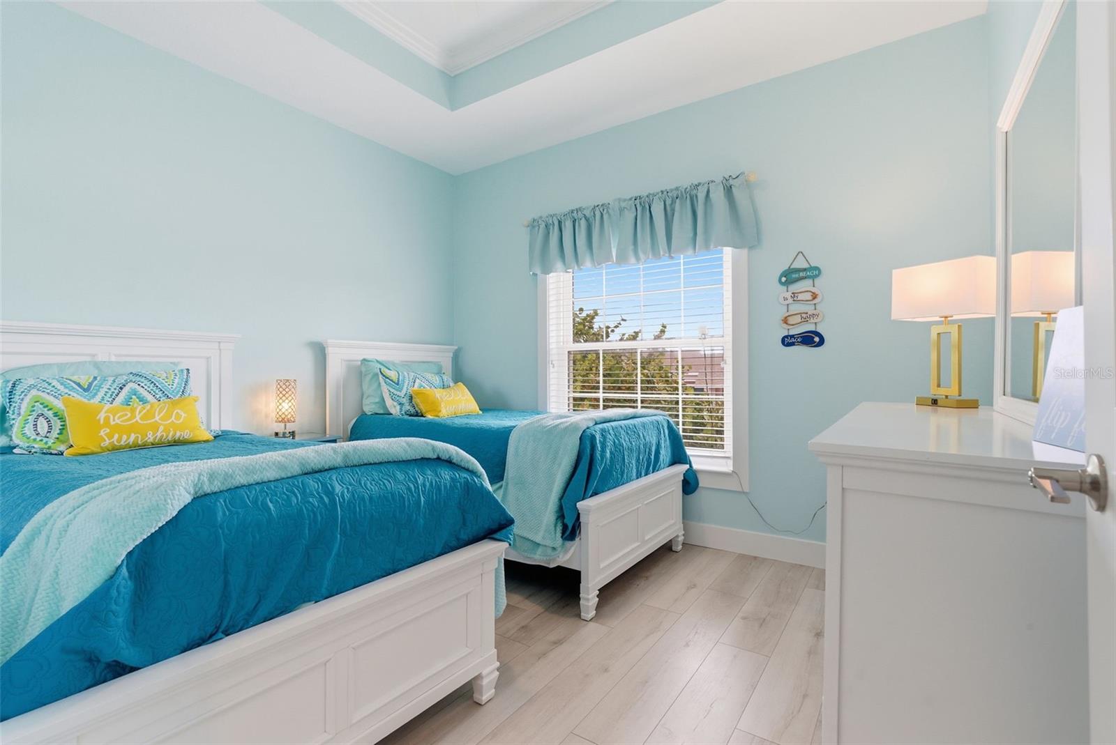 Image 28 of 62 For 9211 Midnight Pass Road 6