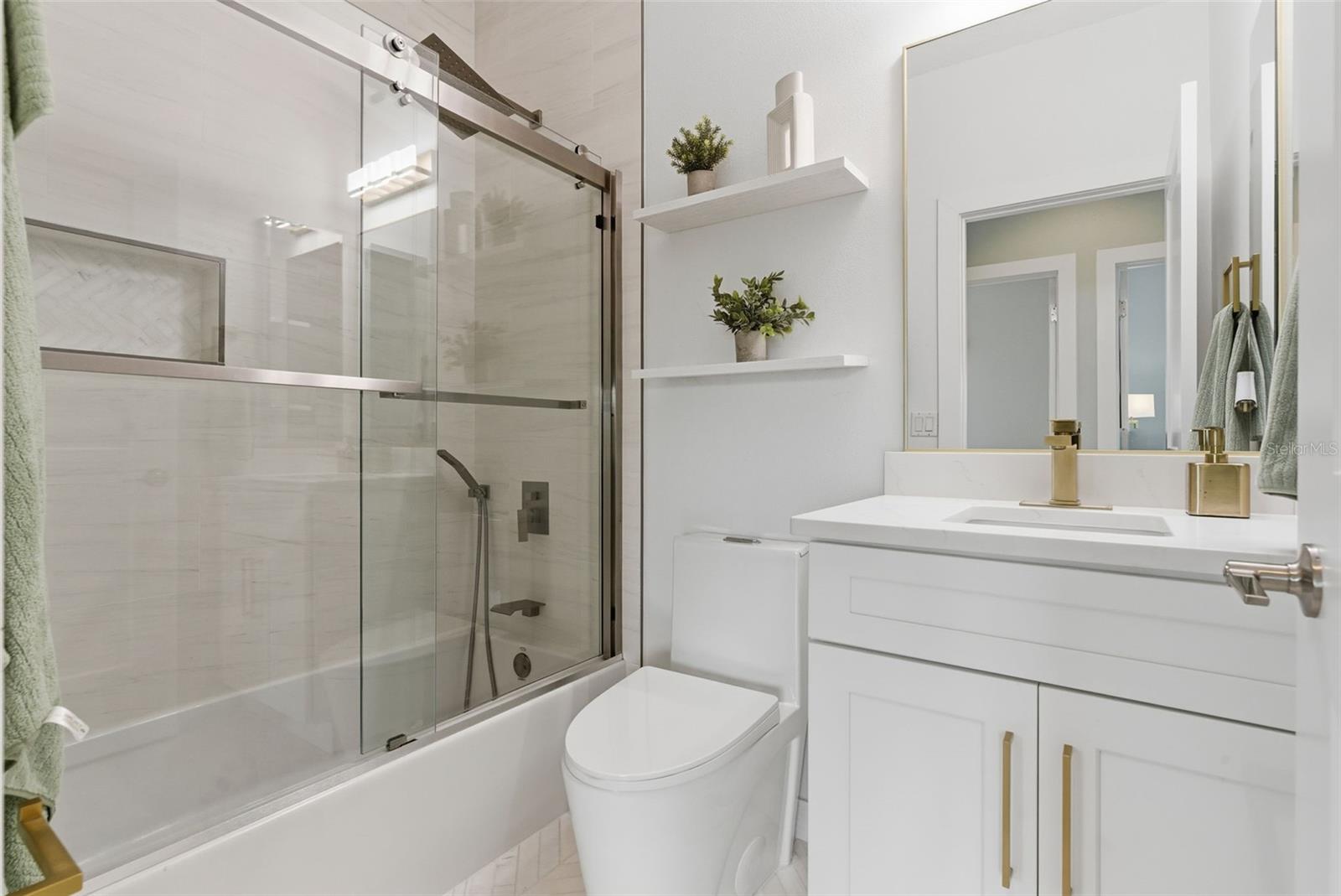 Image 30 of 62 For 9211 Midnight Pass Road 6