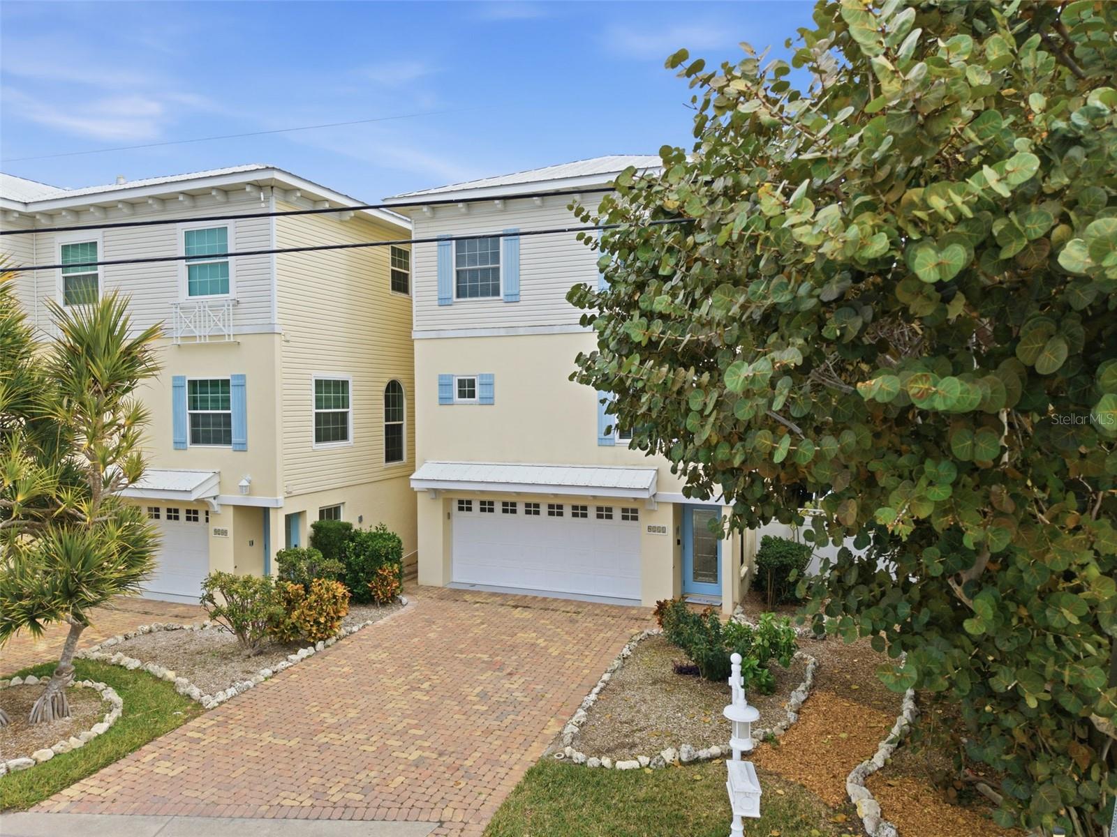 Image 34 of 62 For 9211 Midnight Pass Road 6