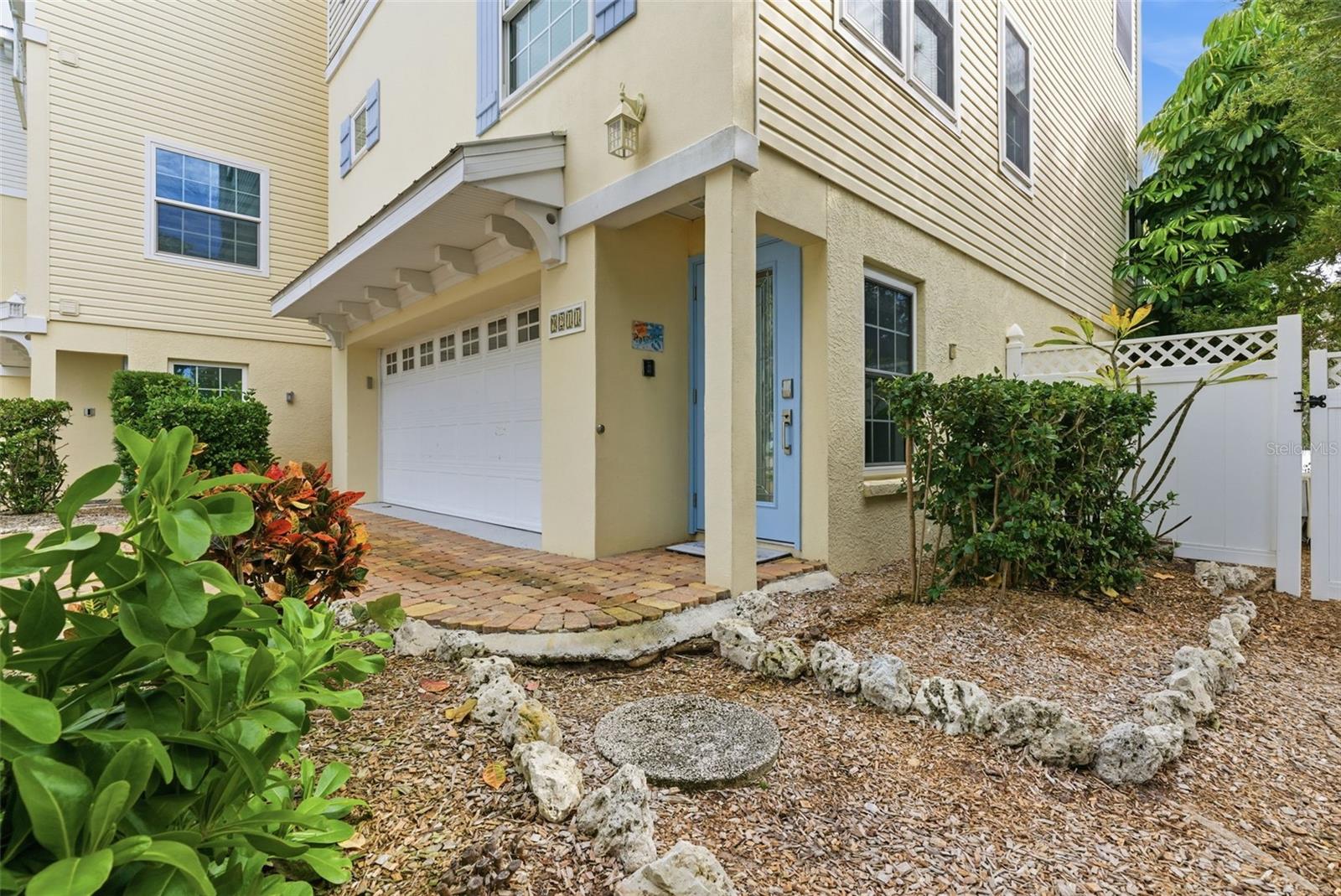 Image 35 of 62 For 9211 Midnight Pass Road 6