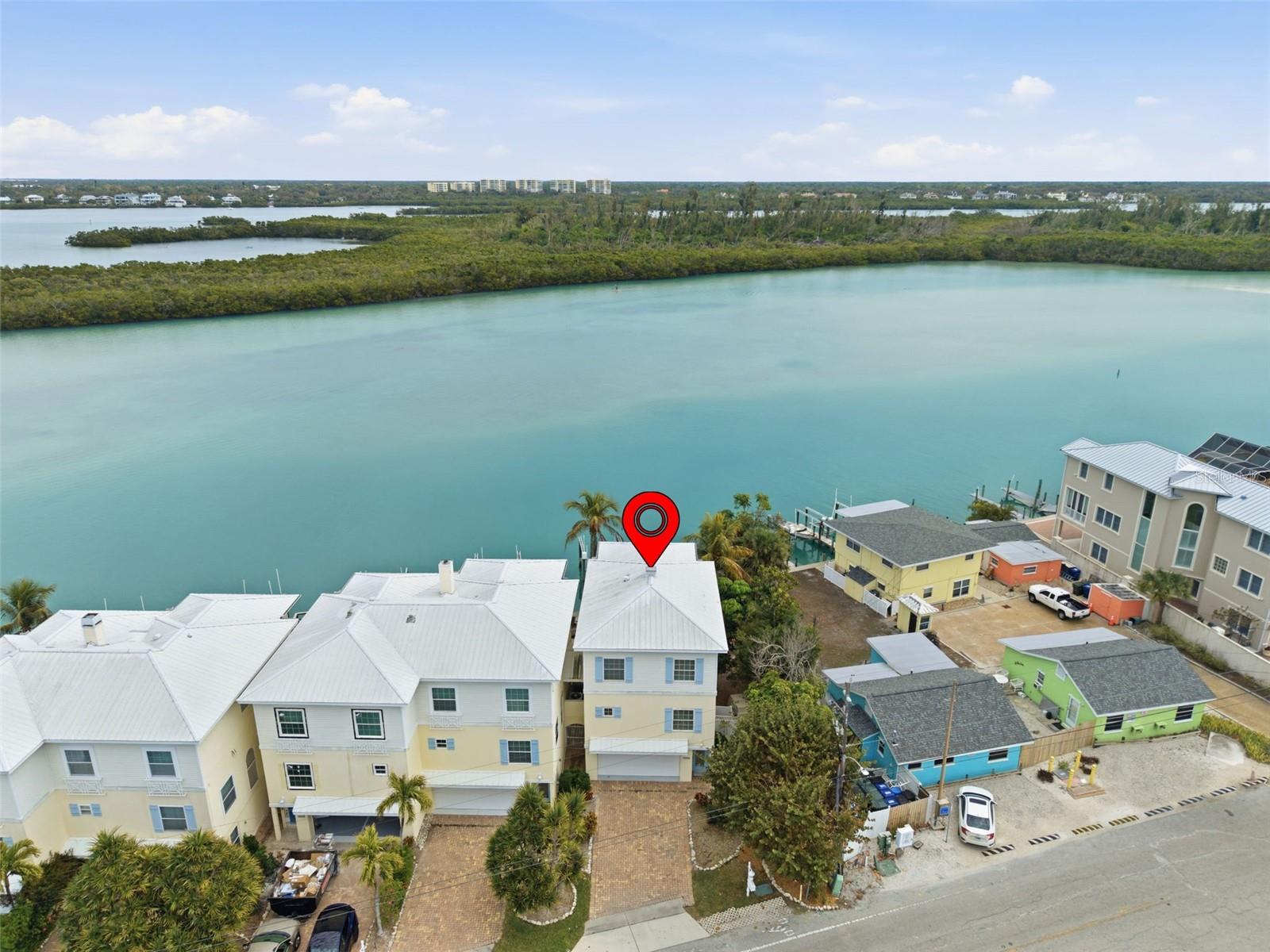 Image 36 of 62 For 9211 Midnight Pass Road 6