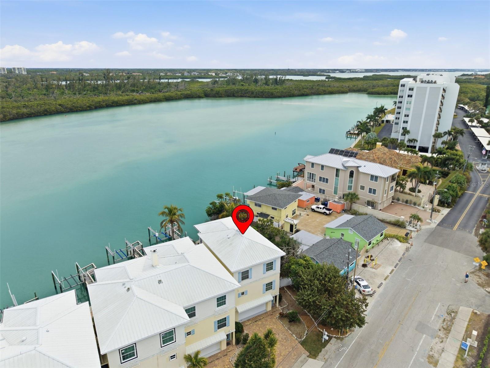 Image 37 of 62 For 9211 Midnight Pass Road 6