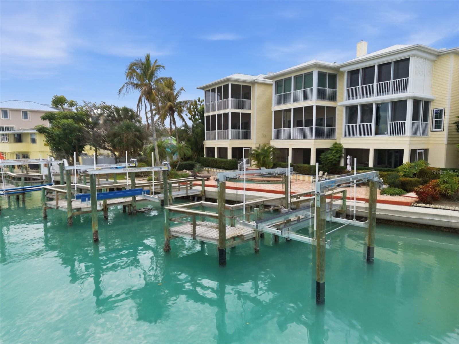 Image 39 of 62 For 9211 Midnight Pass Road 6