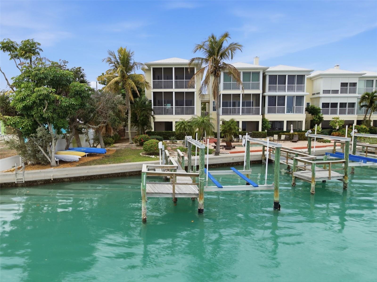 Image 40 of 62 For 9211 Midnight Pass Road 6