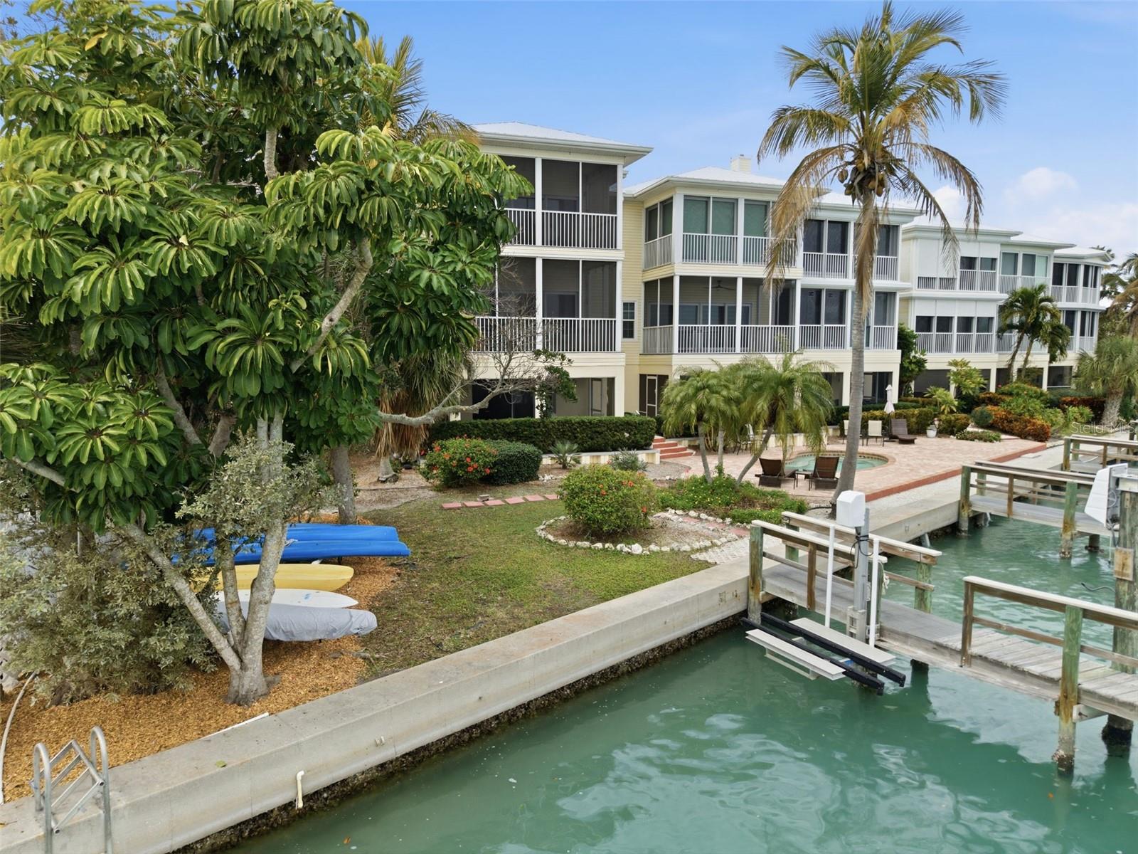 Image 41 of 62 For 9211 Midnight Pass Road 6