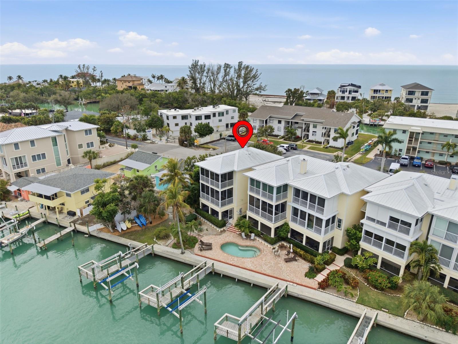 Image 44 of 62 For 9211 Midnight Pass Road 6