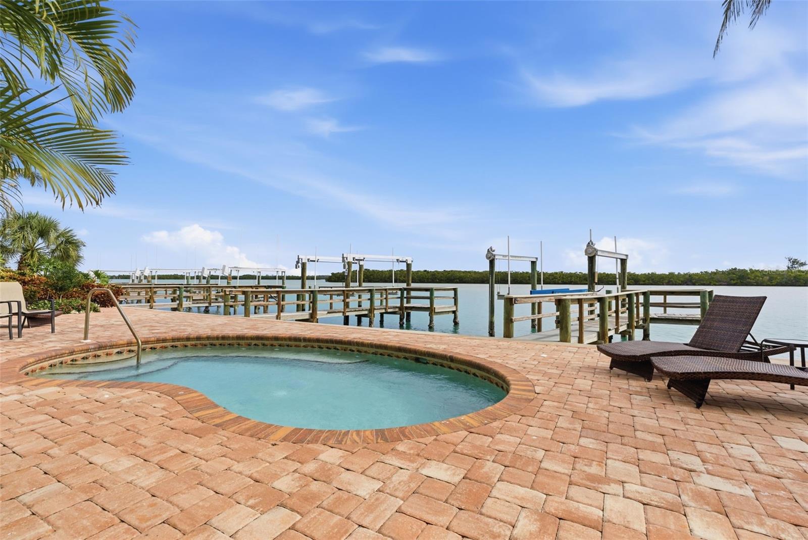 Image 48 of 62 For 9211 Midnight Pass Road 6