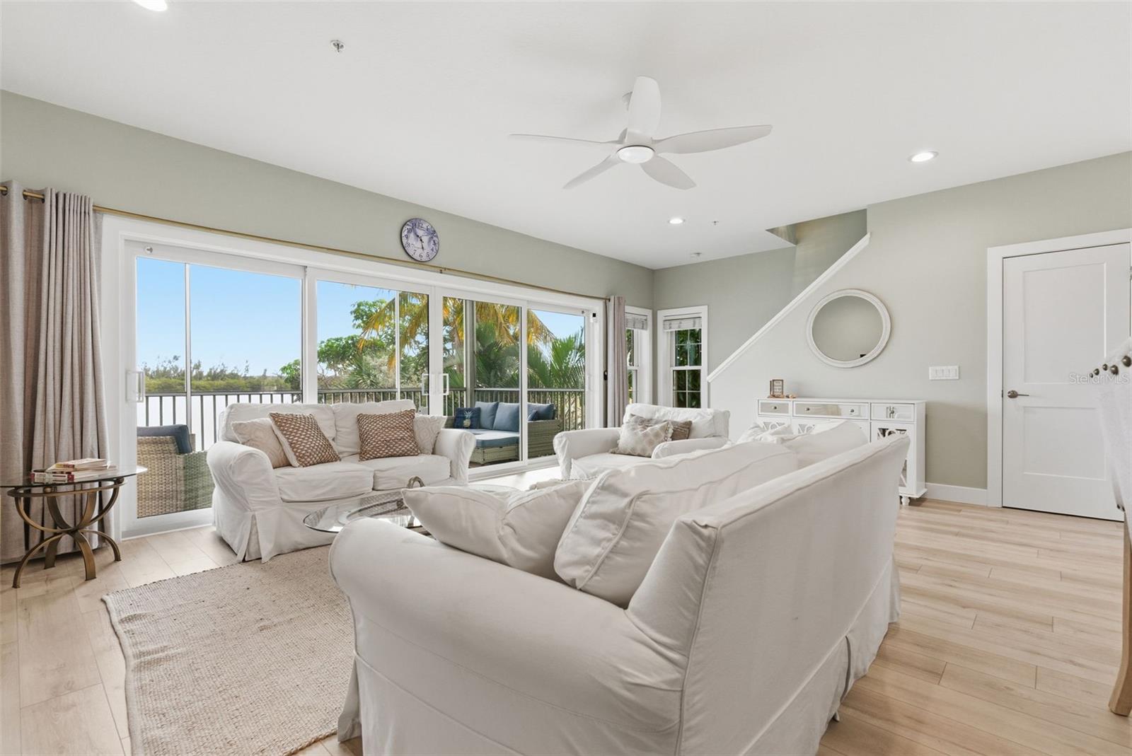 Image 5 of 62 For 9211 Midnight Pass Road 6