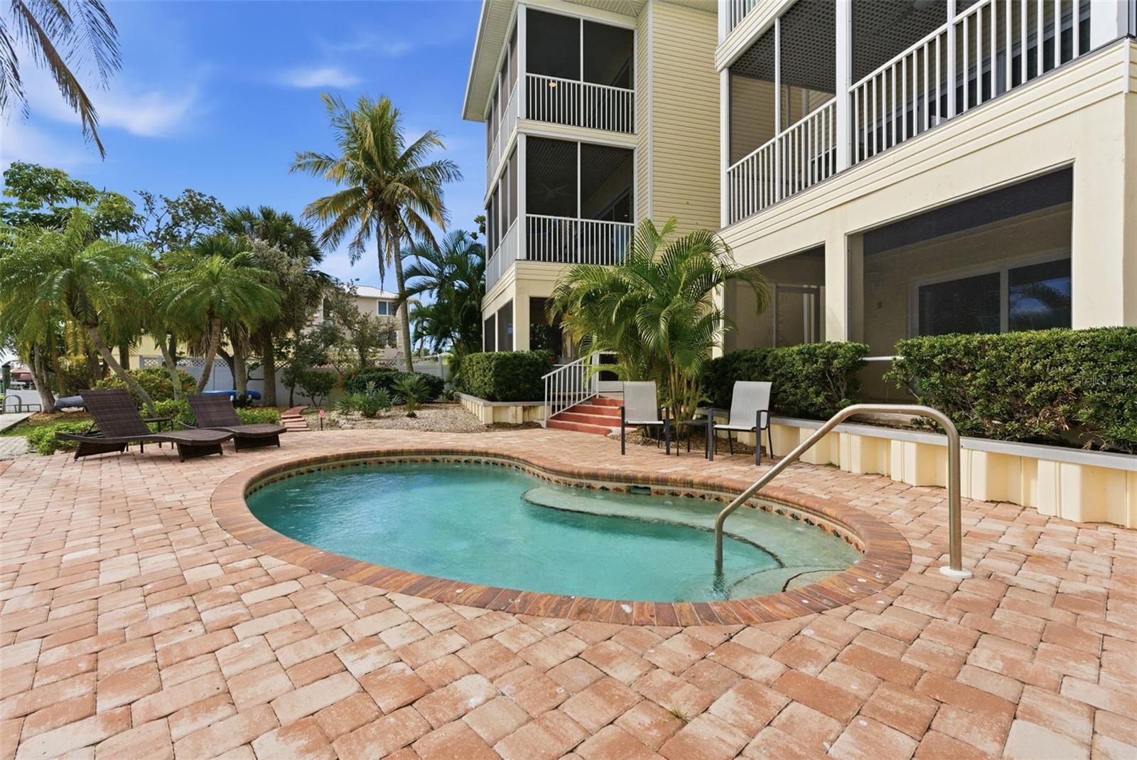 Image 50 of 62 For 9211 Midnight Pass Road 6