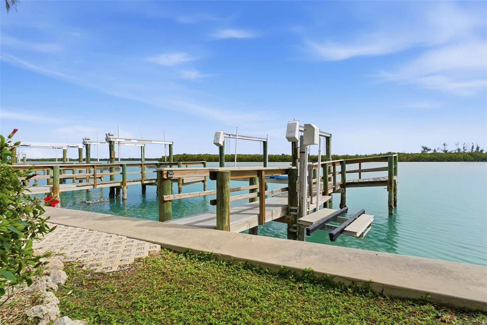 Image 53 of 62 For 9211 Midnight Pass Road 6