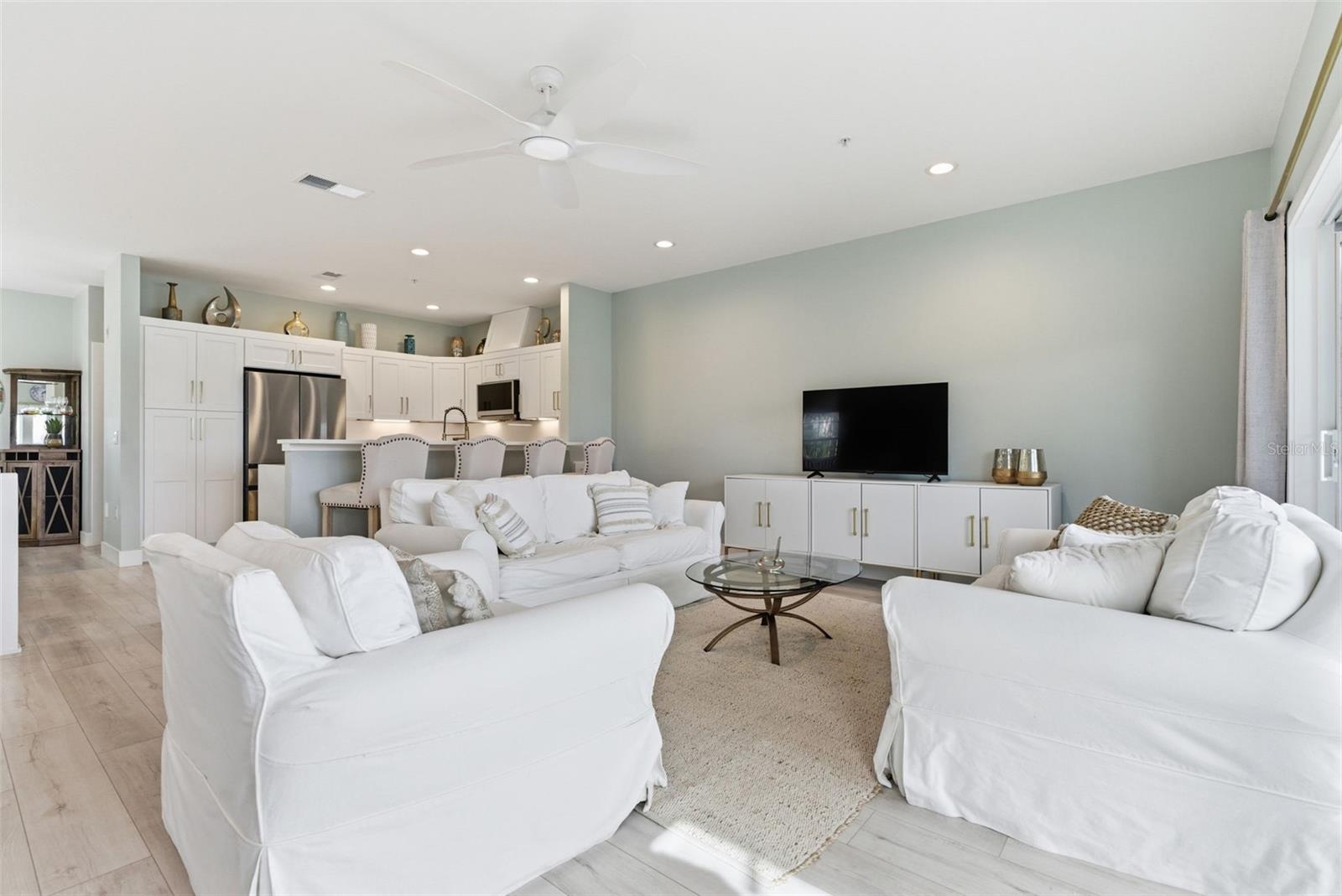 Image 7 of 62 For 9211 Midnight Pass Road 6