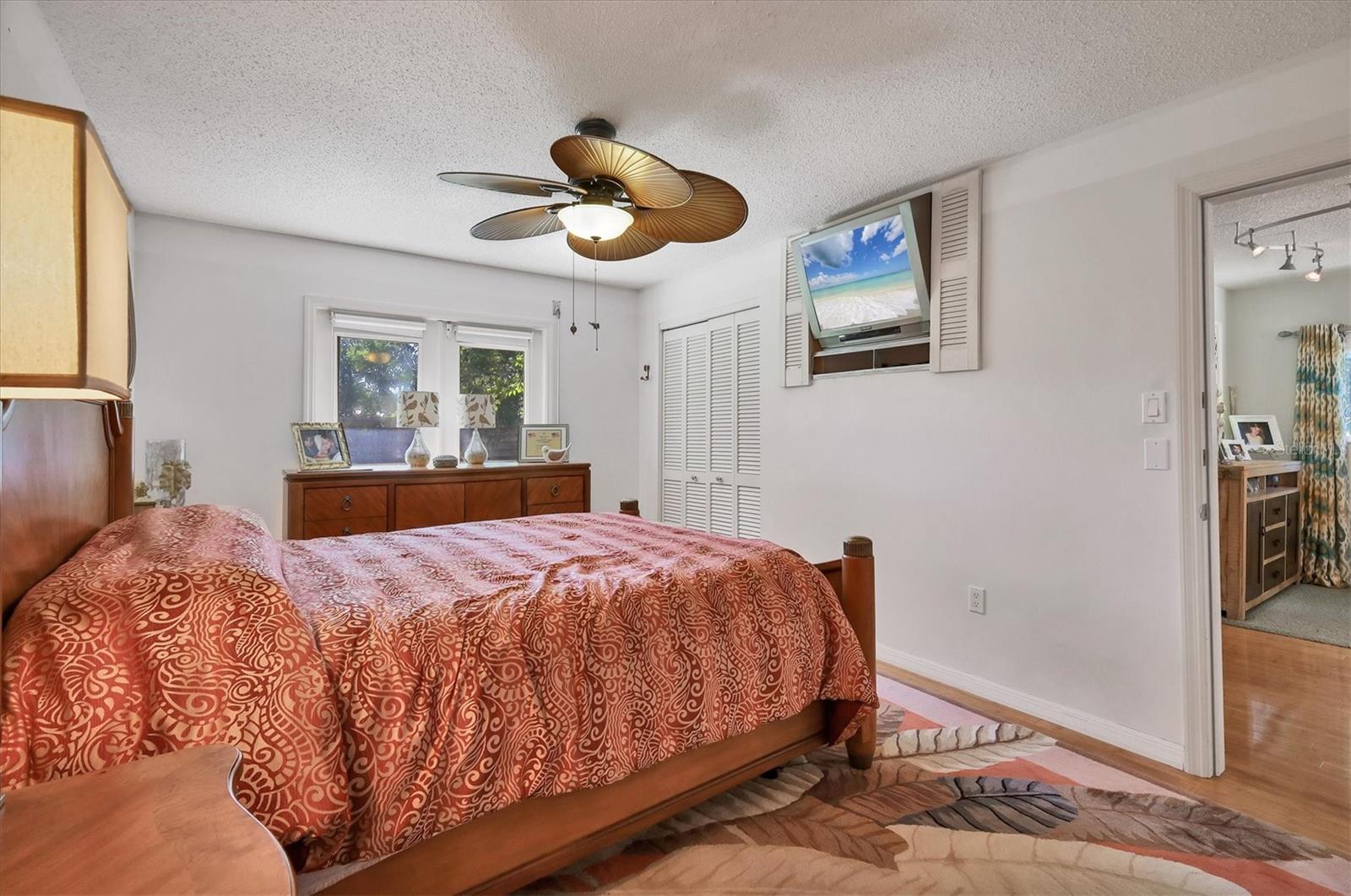 Image 22 of 40 For 2213 19th Avenue W