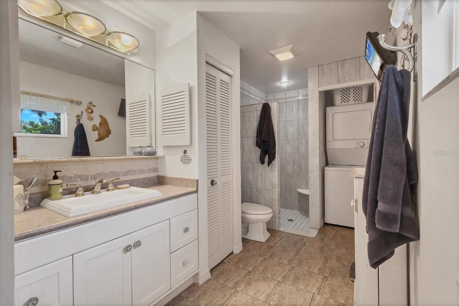 Image 23 of 40 For 2213 19th Avenue W