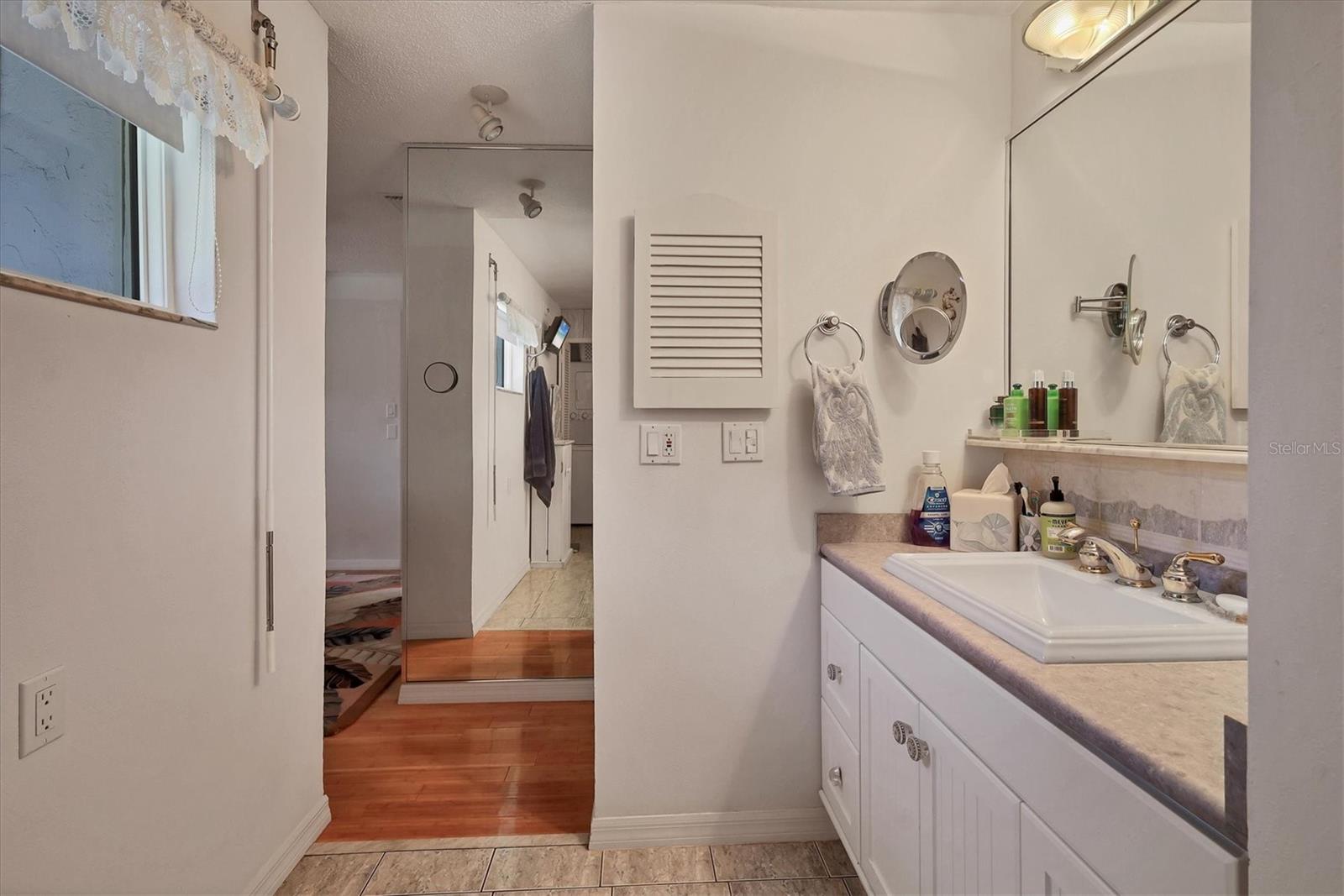 Image 25 of 40 For 2213 19th Avenue W