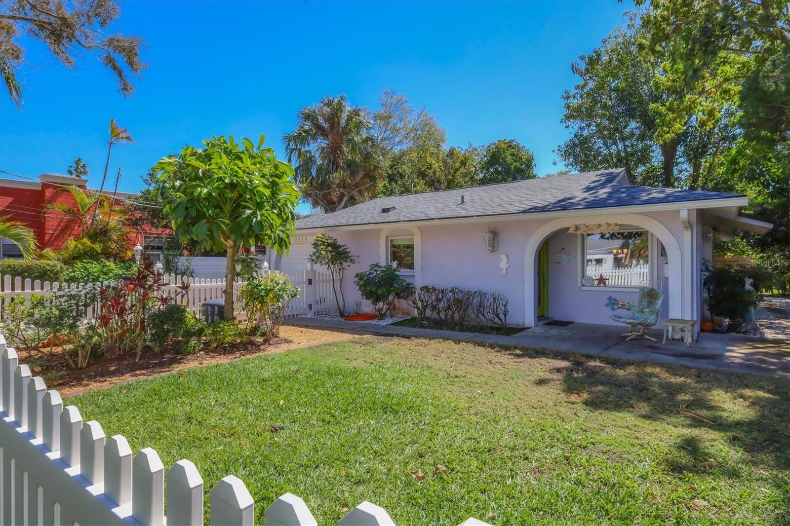 Image 3 of 40 For 2213 19th Avenue W