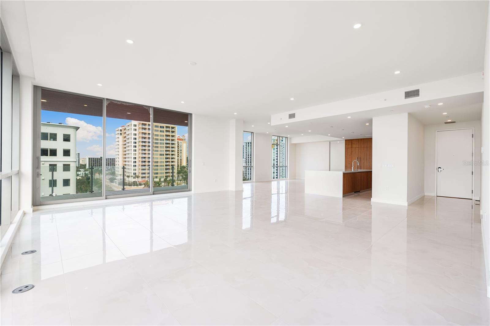 Image 10 of 67 For 111 Golden Gate Point 701ph