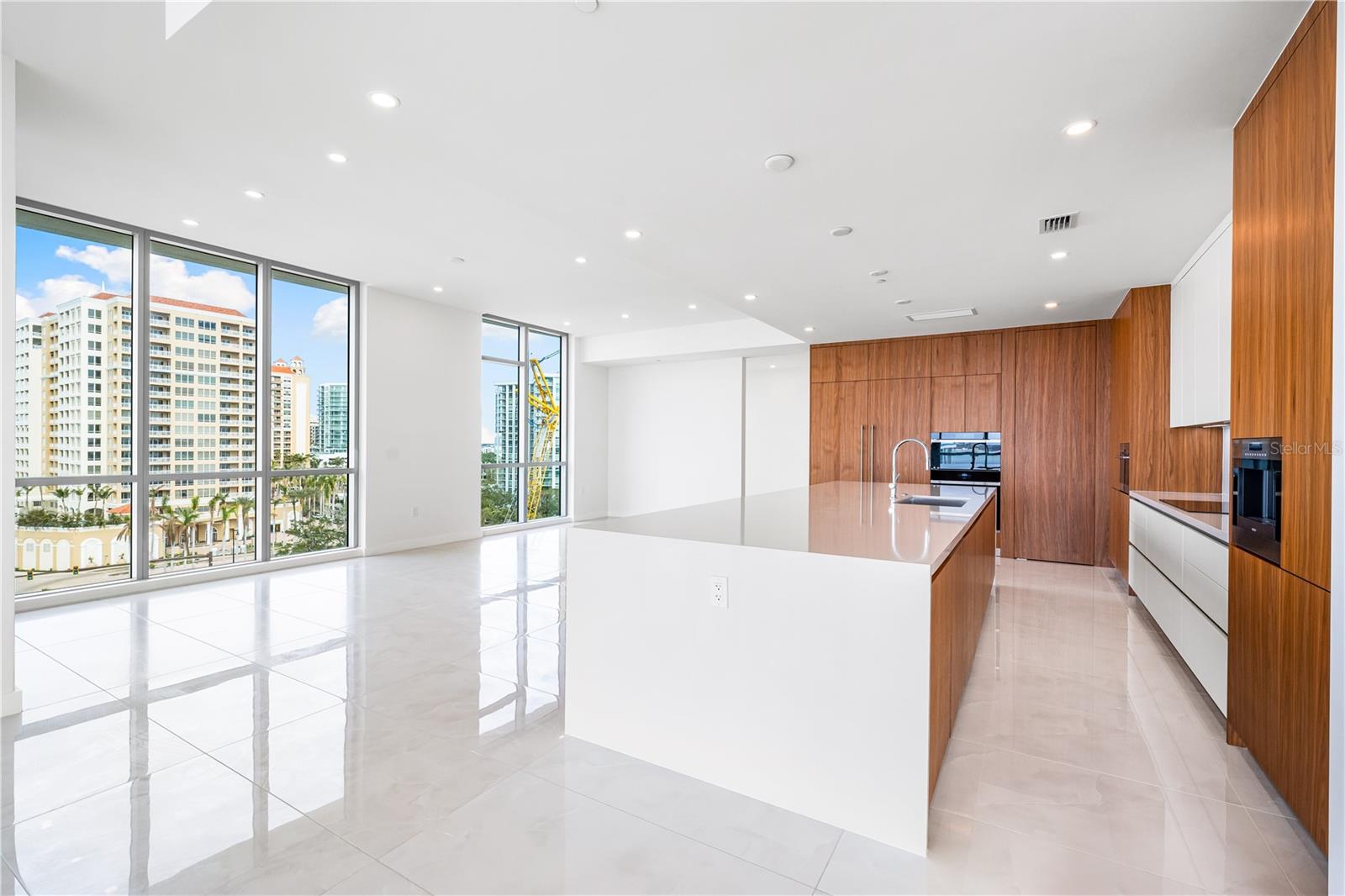 Image 11 of 67 For 111 Golden Gate Point 701ph