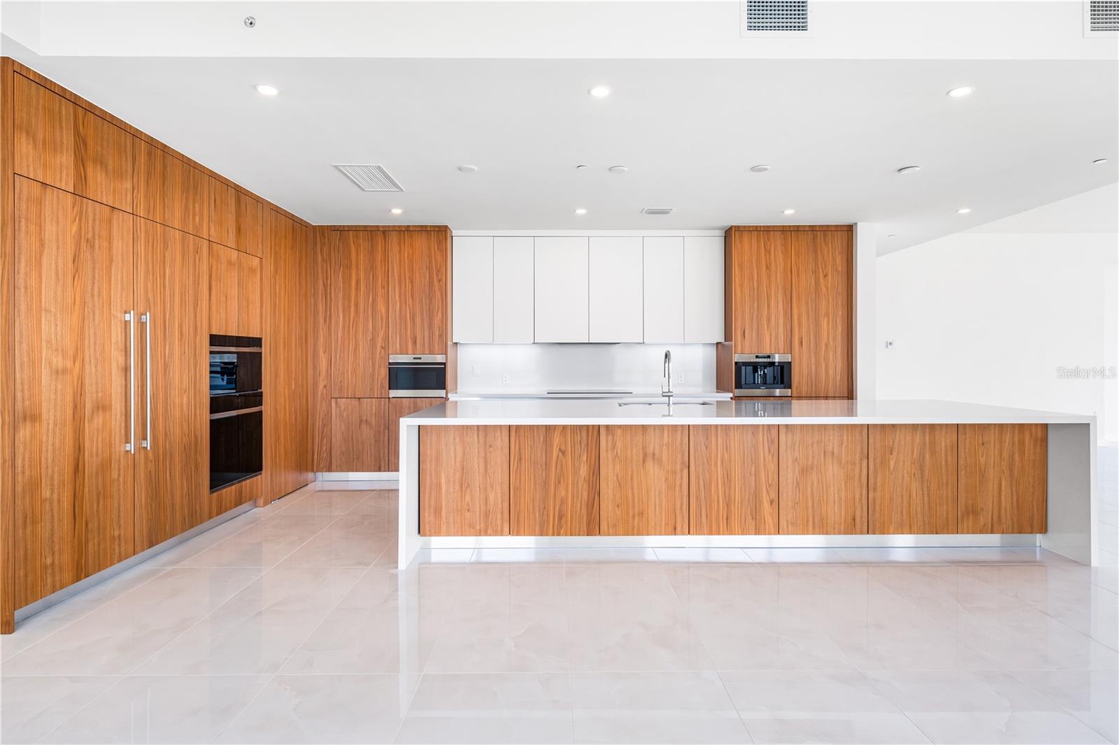 Image 12 of 67 For 111 Golden Gate Point 701ph