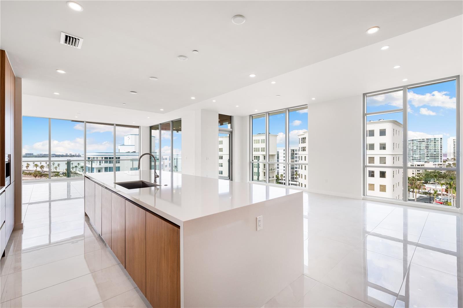 Image 14 of 67 For 111 Golden Gate Point 701ph