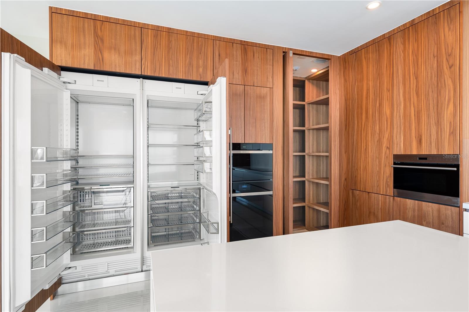 Image 16 of 67 For 111 Golden Gate Point 701ph