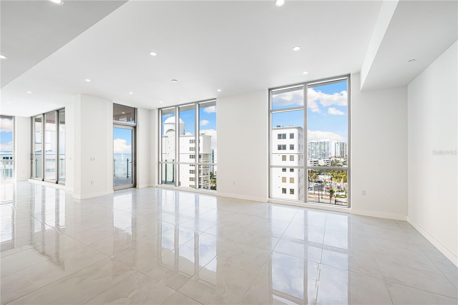 Image 17 of 67 For 111 Golden Gate Point 701ph