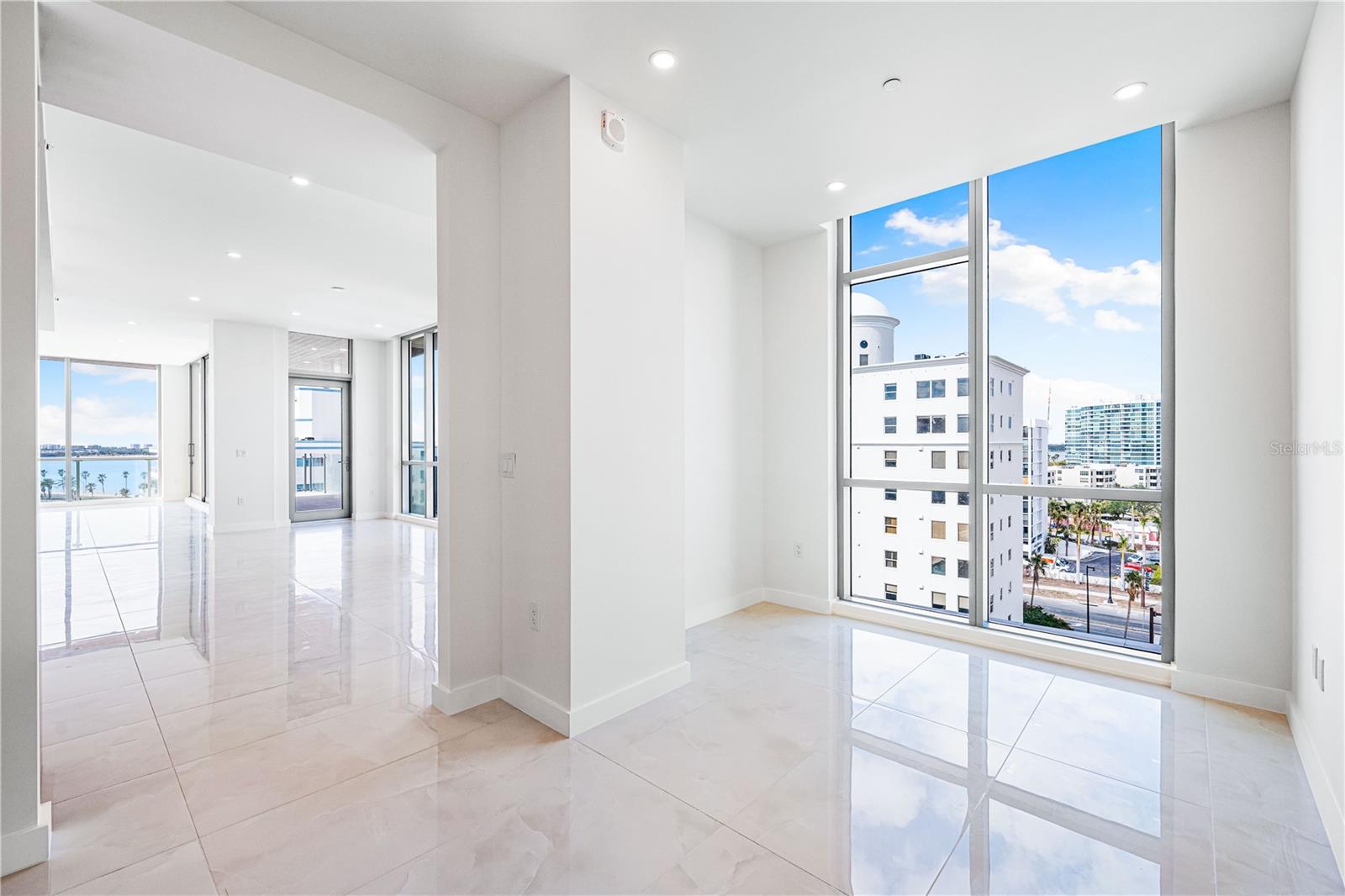 Image 20 of 67 For 111 Golden Gate Point 701ph