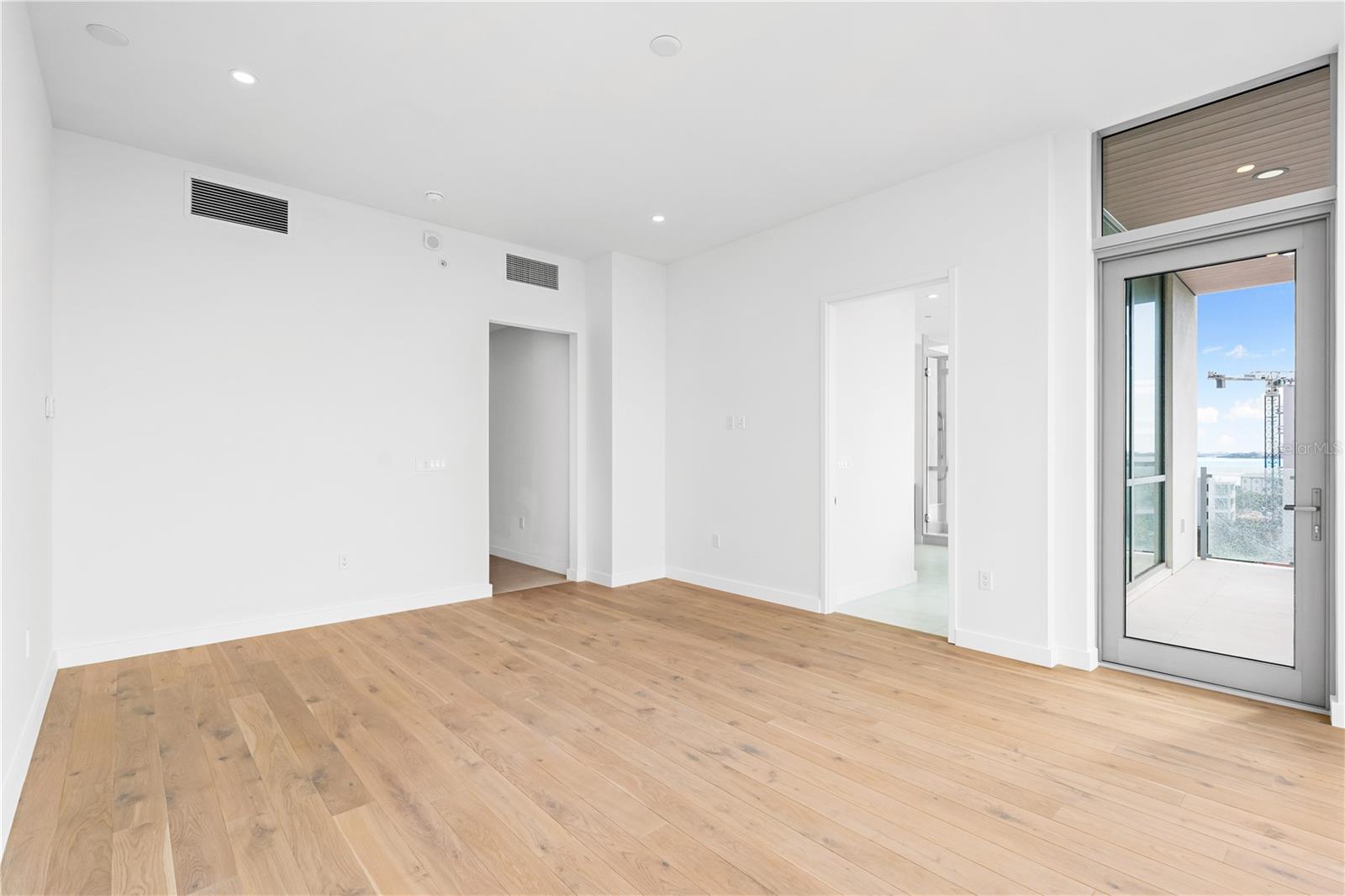 Image 26 of 67 For 111 Golden Gate Point 701ph