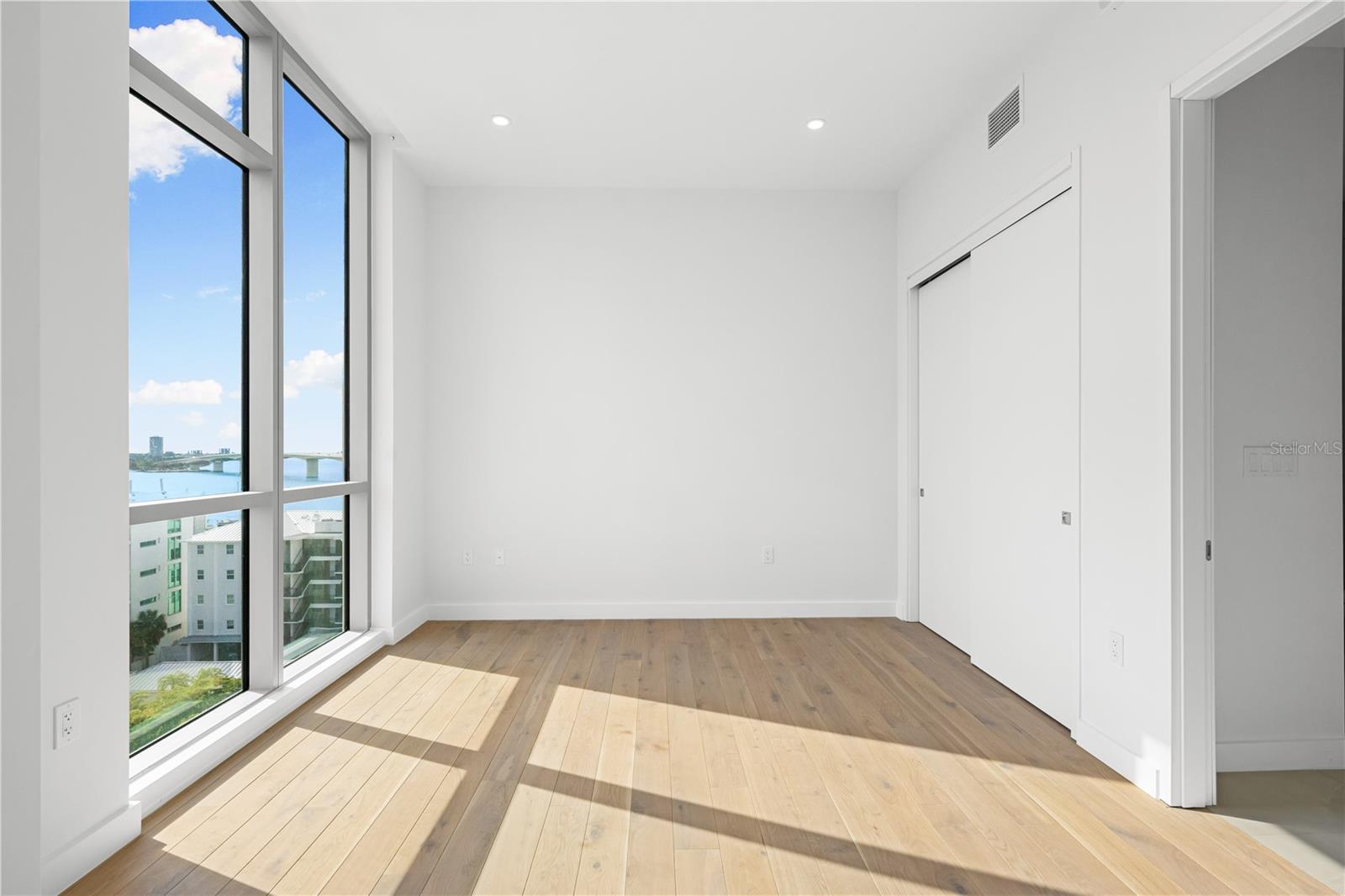 Image 30 of 67 For 111 Golden Gate Point 701ph